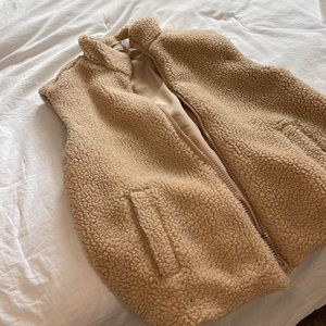 lightly used H AND M VEST SIZE XS